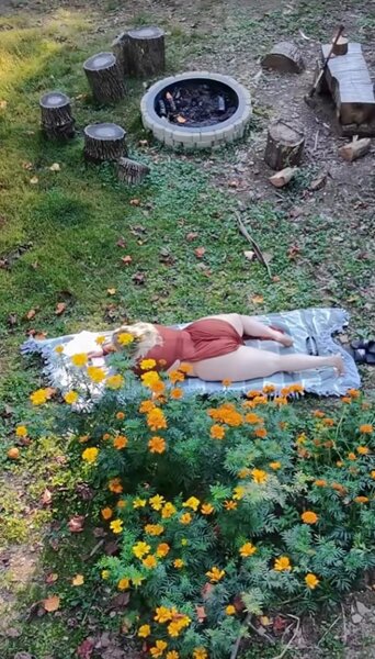 Doamna 45 ani cu experienta, blonda plinuta cu sani mari suna-ma