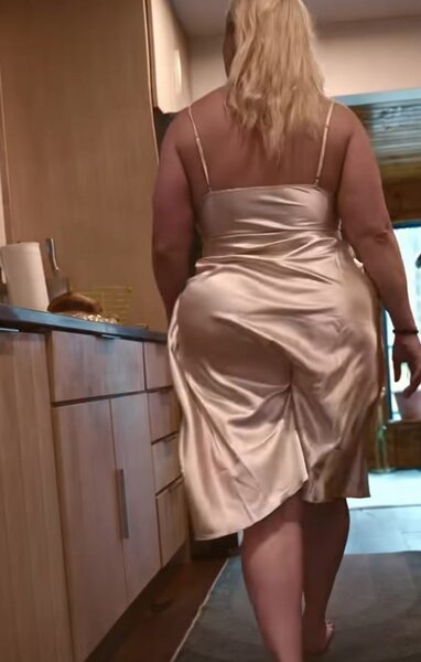 Doamna 45 ani cu experienta, blonda plinuta cu sani mari suna-ma